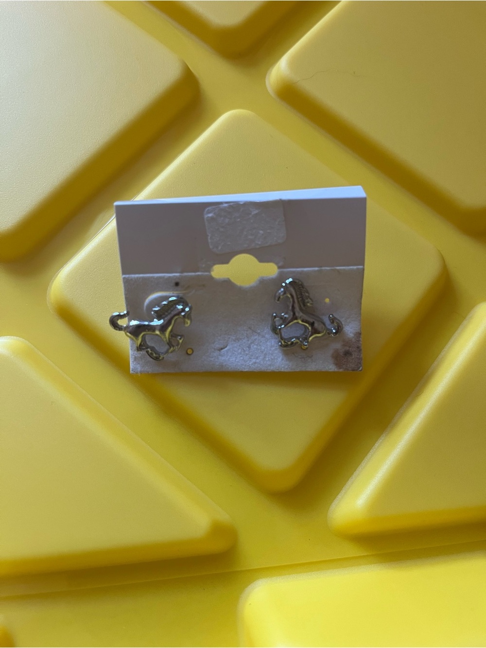 Kids silver-Tone horse Stud Earrings - Cute Kids Accessories